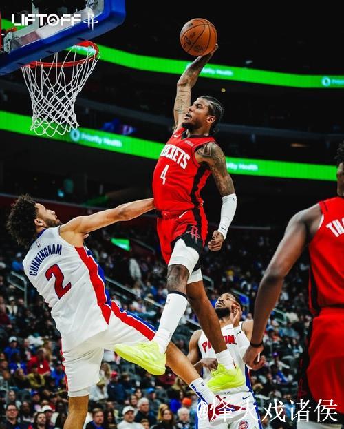 坎宁安穿着红绿配色G.T Cut3，砍下32分4篮板10助攻