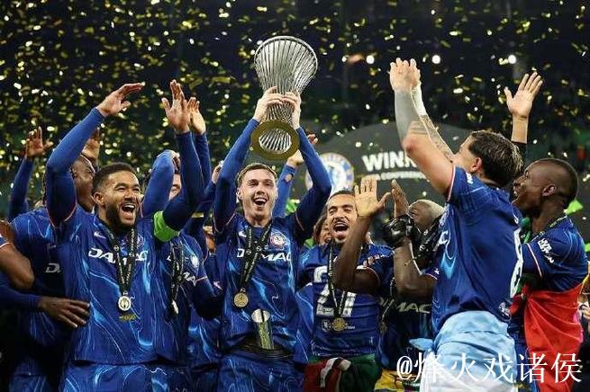 舒波莫廷晒与贝尔评述比赛合照:切尔西取得当之无愧的胜利 舒波莫廷晒与贝尔评述比赛合照:切尔西取得当之无愧的胜利